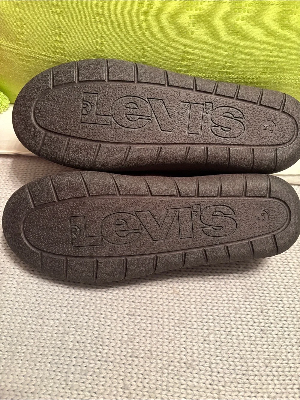 NIB Levi’s Memory Foam Unisex Slippers Size Medium 8-9